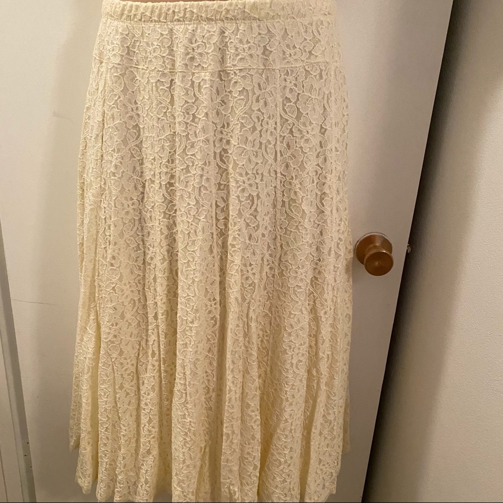 Long midi lace skirt, cream colored. Lined size 1x